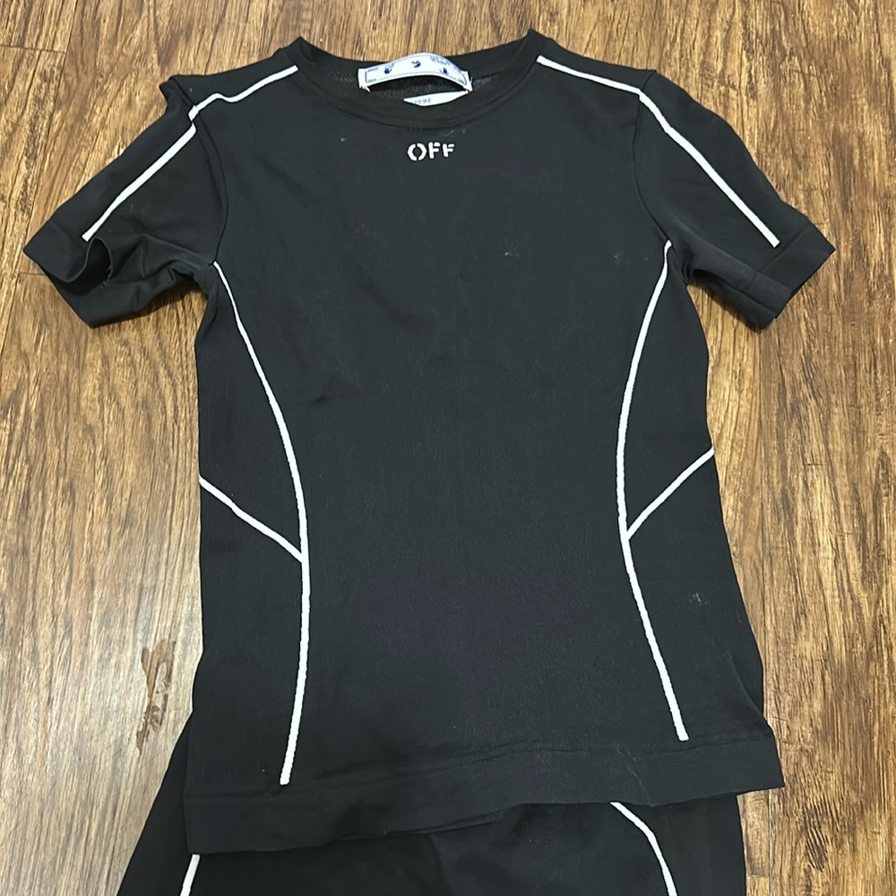 Outfit off white top and leggings